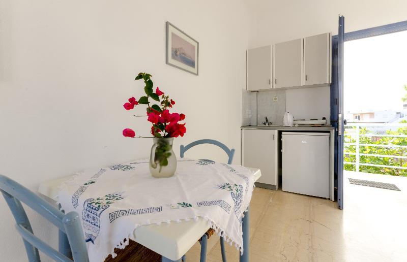 Aris Apartments Малиа Экстерьер фото